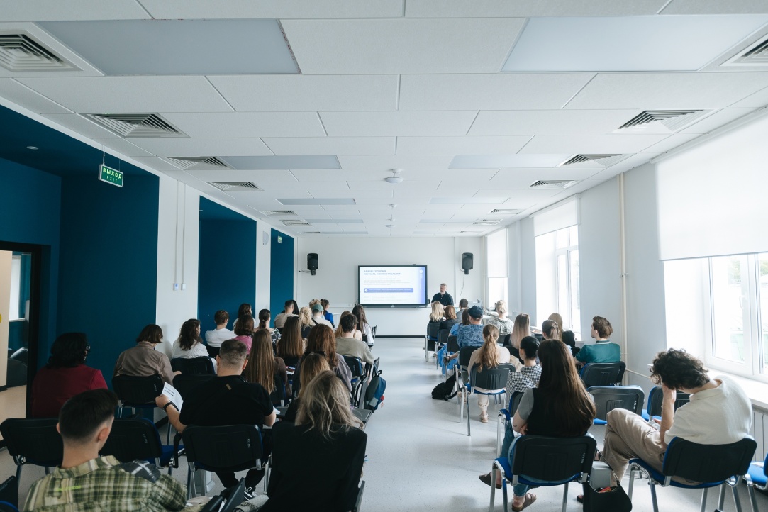 Преподаватели Школы коммуникаций – в списке лучших